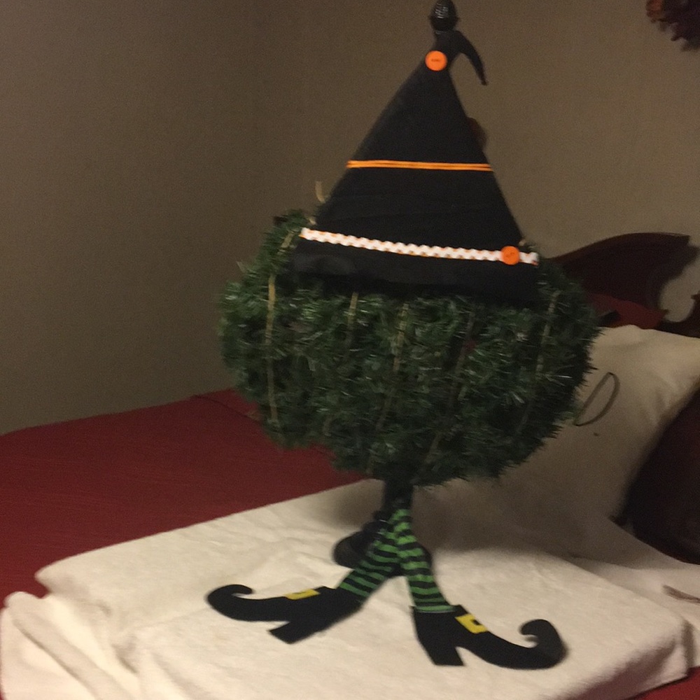 18 inch Halloween/ Holiday Wreath